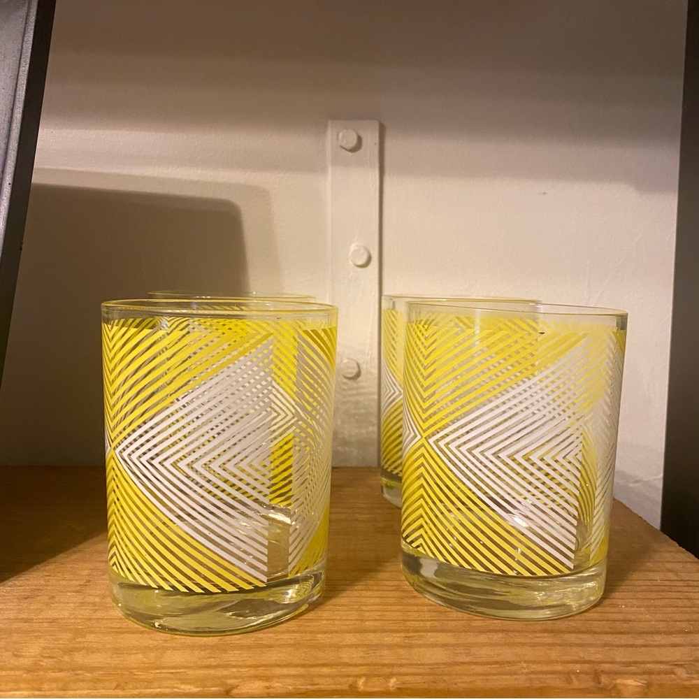 4 Vintage Georges Briard Signed MCM Yellow triangle Chevron barware Glasses ASis